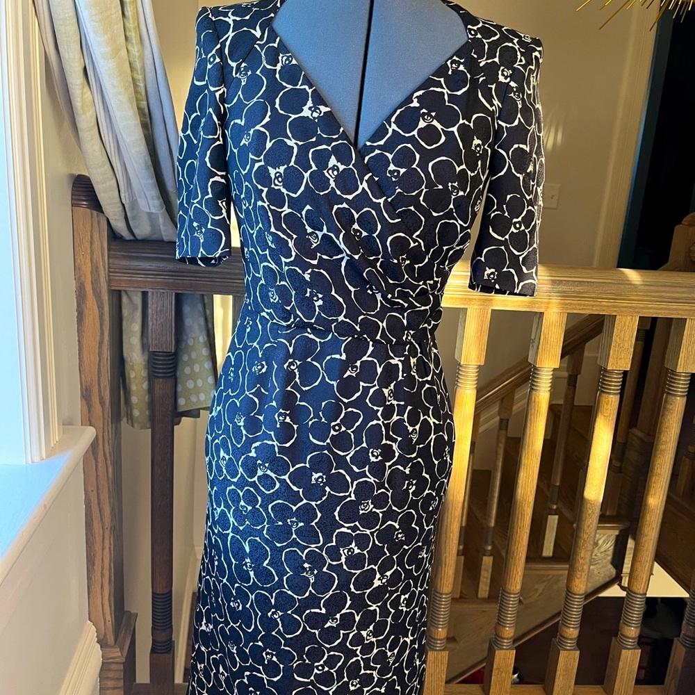 Silk Escada size 34 midi